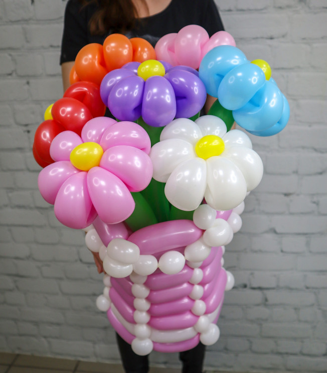 Корзина с цветами из шаров №1 - в магазине «ШарикClub»